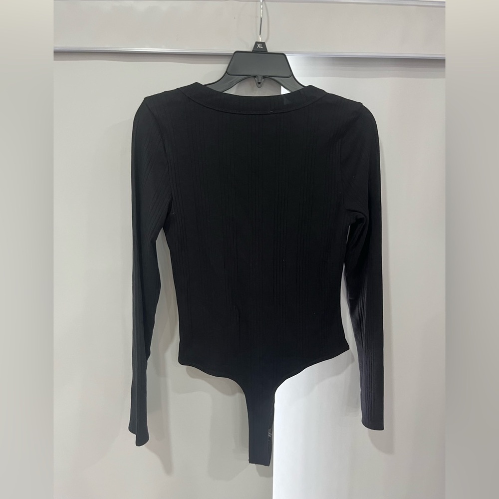 Steve Madden Black Ribbed V-Neck body - Picture 5 of 7